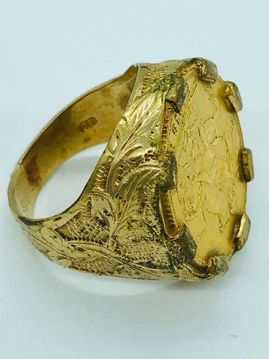 A 1913 gold sovereign ring set in 9ct yellow gold, total weight 17.4g - Image 2 of 3