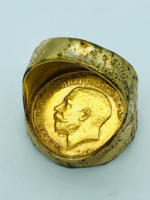 A 1913 gold sovereign ring set in 9ct yellow gold, total weight 17.4g - Image 3 of 3