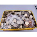 A quantity of American coins, quarter dollars, dimes etc.