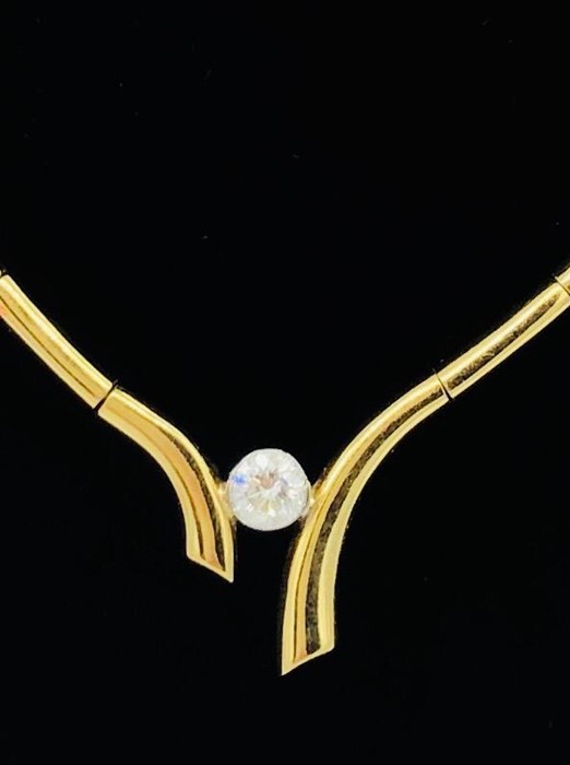 A Gold jointed 18ct necklace with central diamond of approximately 1 carat. - Image 2 of 2