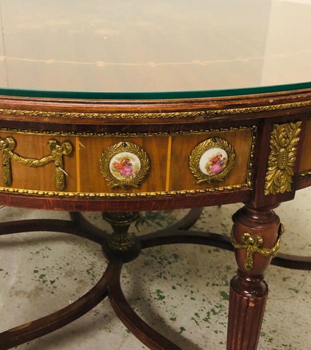 A Round Ornate centre table with marquetry top with glass overlay, curved x stretcher on six legs - Image 4 of 5