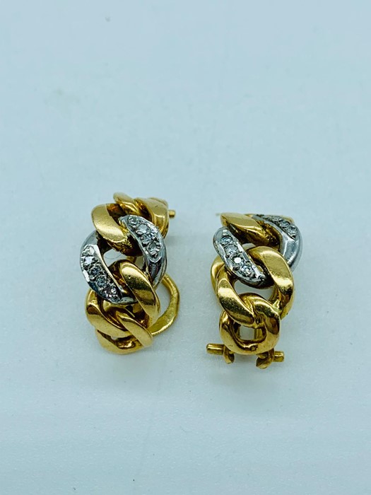 A pair of 18ct gold earrings (11.7g) - Image 2 of 4