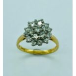 An 18ct yellow gold Daisy style ring (3.5g)