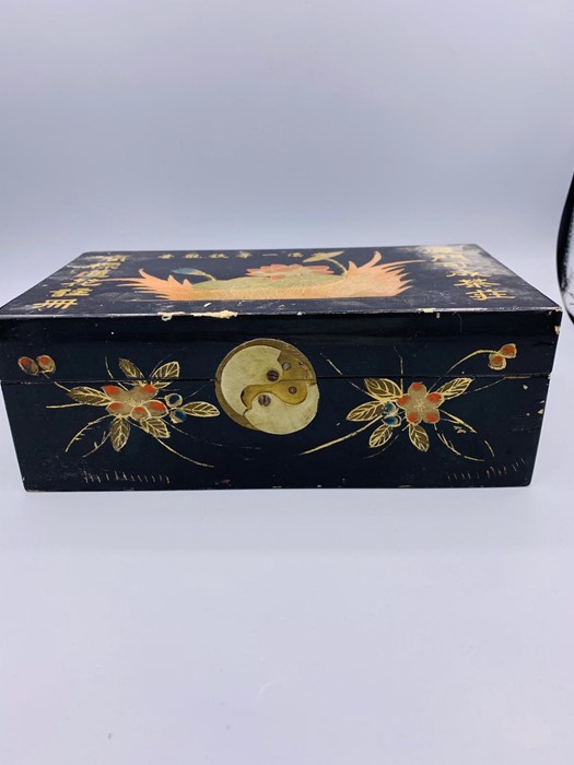 An Oriental decorated box, 19th Century. - Image 3 of 3