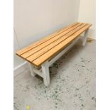 Pine seated bench on white legs (H45cm D35cm L 150cm)