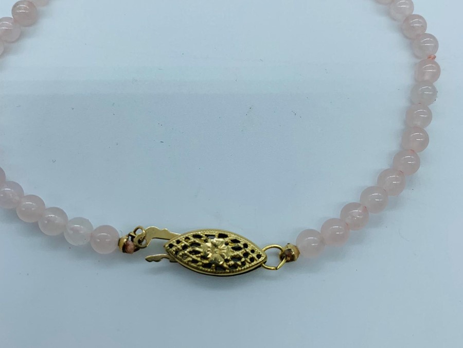 A Rose quartz style necklace with yellow gold clasp - Image 2 of 2