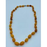 A set of graduated Amber beads.(21.8g)