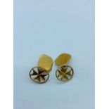 A pair of 18ct yellow gold gents cufflinks with star motif (4.65g)