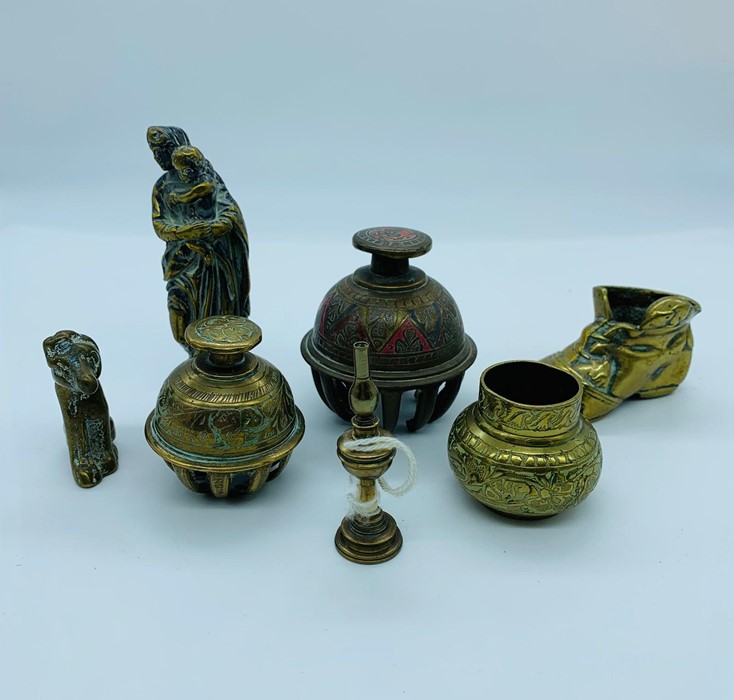 Small selection of brass items