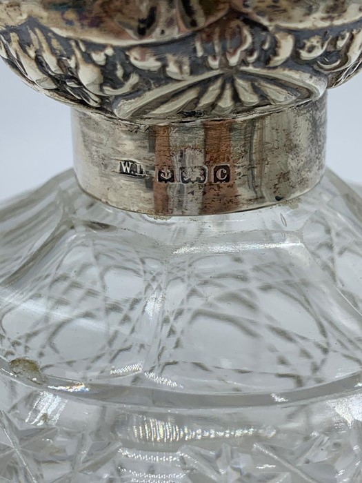 A cut glass scent bottle with hallmarked silver repousse lid - Image 2 of 2