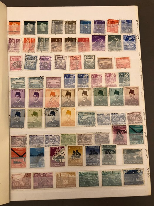 An Album of stamps to include Australia, Aden, Bermuda and Barbados - Image 14 of 14