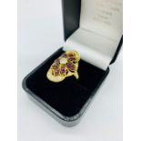 An unusual 18ct yellow gold art deco style ruby and diamond ring of 1.8cts approx.
