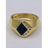 A 14ct yellow gold signet ring (7.7g)