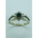 A 18ct white gold ring with central sapphire and diamonds (3.1g)