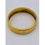 A 18ct yellow gold wedding ring (3.2g)