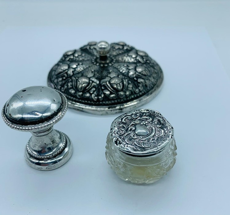 Small selection of silver items