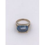 An Aquamarine and gold ring