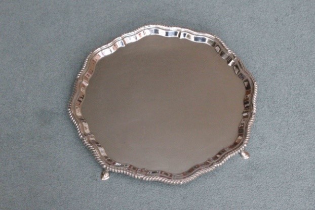 A Silver tray, hallmarked London 1968 on four feet by Henry Pidduck & Sons (1159g)