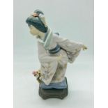 A Lladro figure No:1.447 Japanese lady boxed