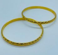 A pair of 22ct yellow gold bangles (24.4g)