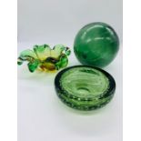 A selection of green glass to include a bubble dish