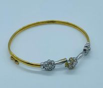 An 18ct yellow gold bracelet with three diamond daisies AF (6.5g)