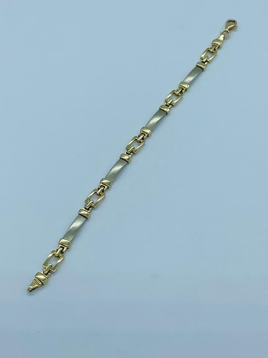 A 14ct gold bracelet in a belt style (12.36g) - Image 2 of 3