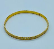 A single 22ct yellow gold bangle (11.9g)