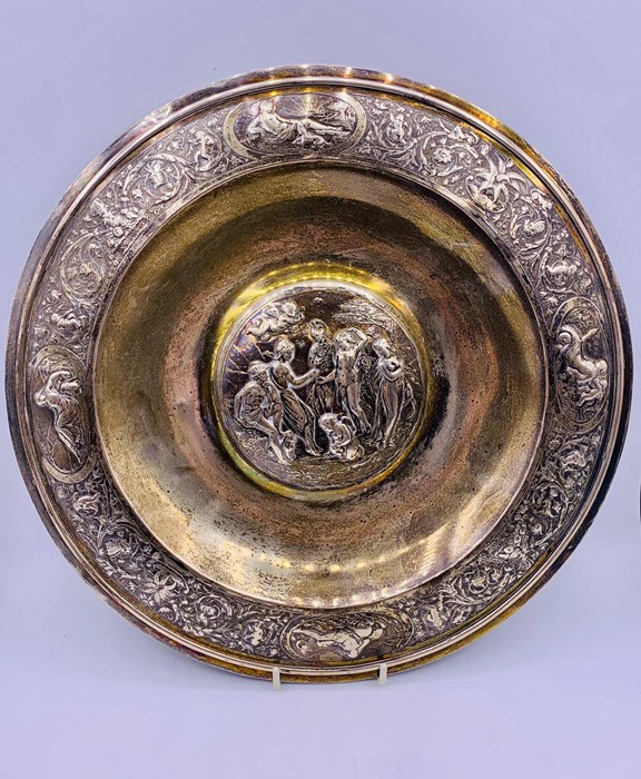 A Silver platter, London Hallmark by John Septimus Beresford (700g)