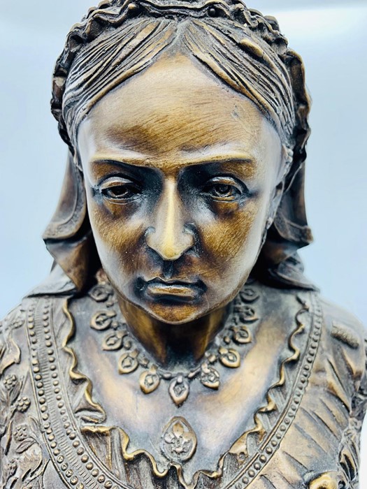 A Bust of Queen Victoria - Image 3 of 3