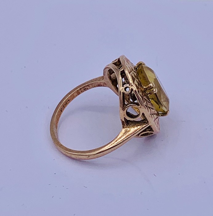 A Cocktail ring in a 9ct yellow gold mount - Image 5 of 5