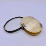 An Antique ladies magnifying glass in mother of pearl case.