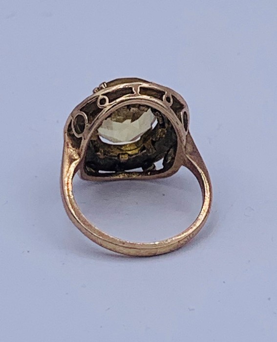 A Cocktail ring in a 9ct yellow gold mount - Image 3 of 5