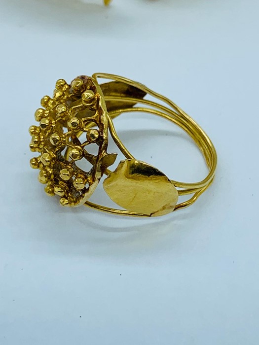A 22ct Asian Gold Wedding set comprising a ring, pendant on chain and a bangle in a honeycomb design - Image 3 of 3