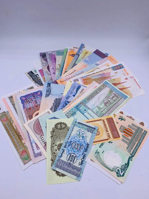 Fifty worldwide uncirculated bank notes