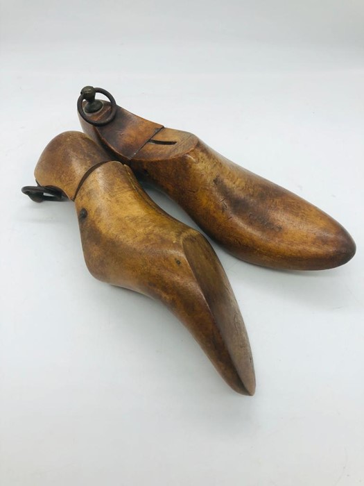 A pair of wooden shoe lasts - Image 2 of 2