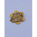 An 18ct yellow gold Chinese brooch (2.13g)