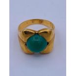 An 18ct yellow gold Gents signet ring (9.72g)