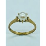 A single 6mm cultured pearl set ring in 9ct yellow gold ring