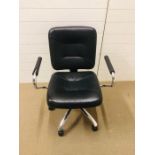 A black faux leather swivel office chair AF