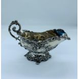 A Silver Rococo style sauce boat (226g)