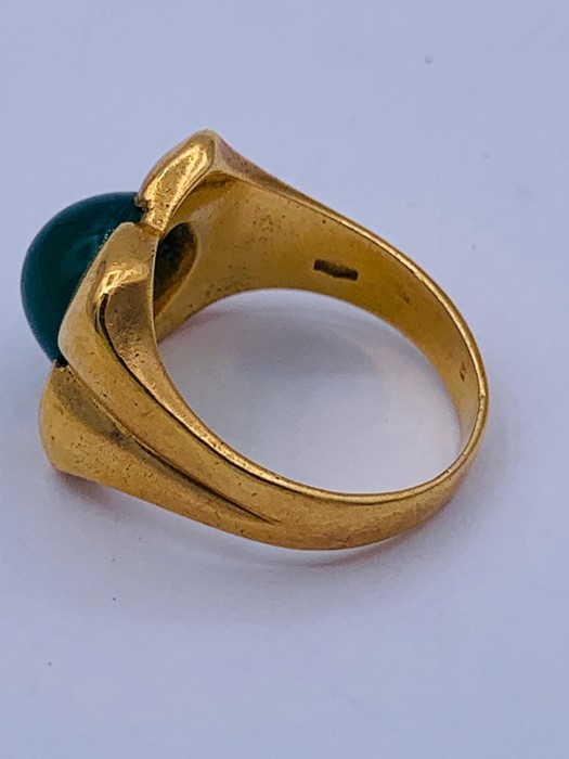 An 18ct yellow gold Gents signet ring (9.72g) - Image 2 of 3