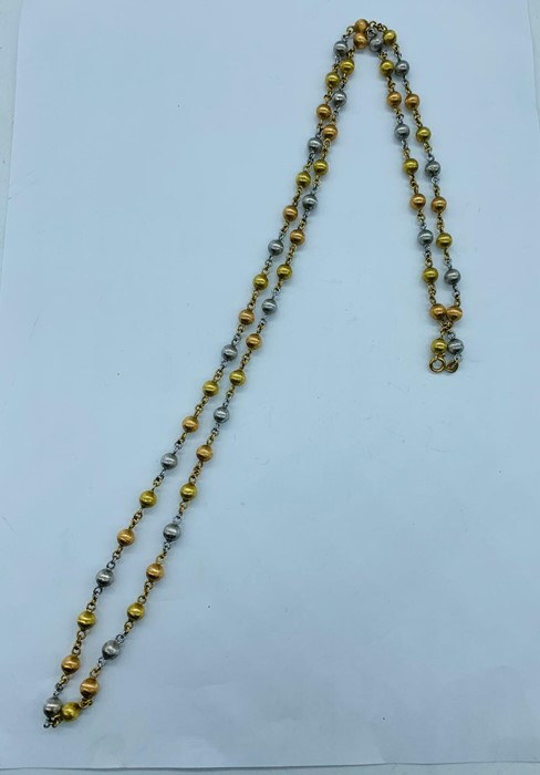 A three coloured 18ct gold necklace - Image 2 of 2