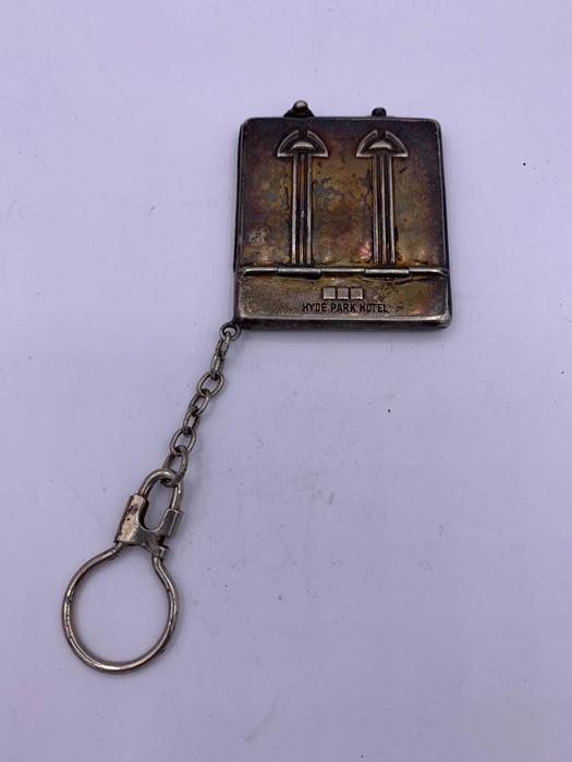 A Vintage Advertising match book holder for the Hyde Park Hotel - Image 4 of 4