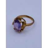 A 9ct gold and amethyst ring (2.9g)