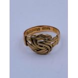 A 9ct yellow gold Celtic knot ring (3.1g)