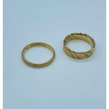 Two 9ct yellow gold rings (5g)