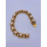 A 14ct yellow gold and pearl bracelet (18.4g)