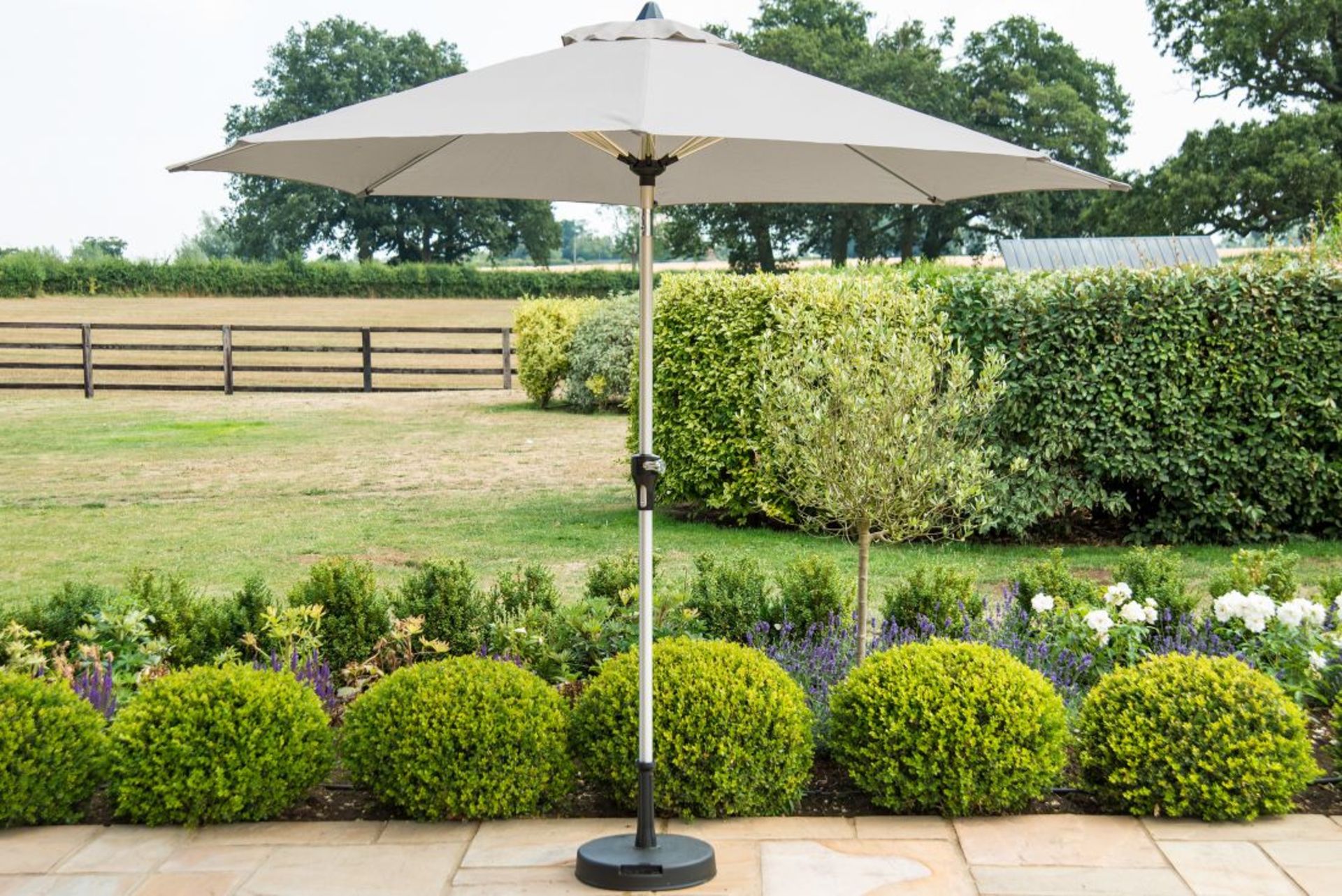 *RESERVE MET*Parasol 3m Round (Grey) *BRAND NEW*