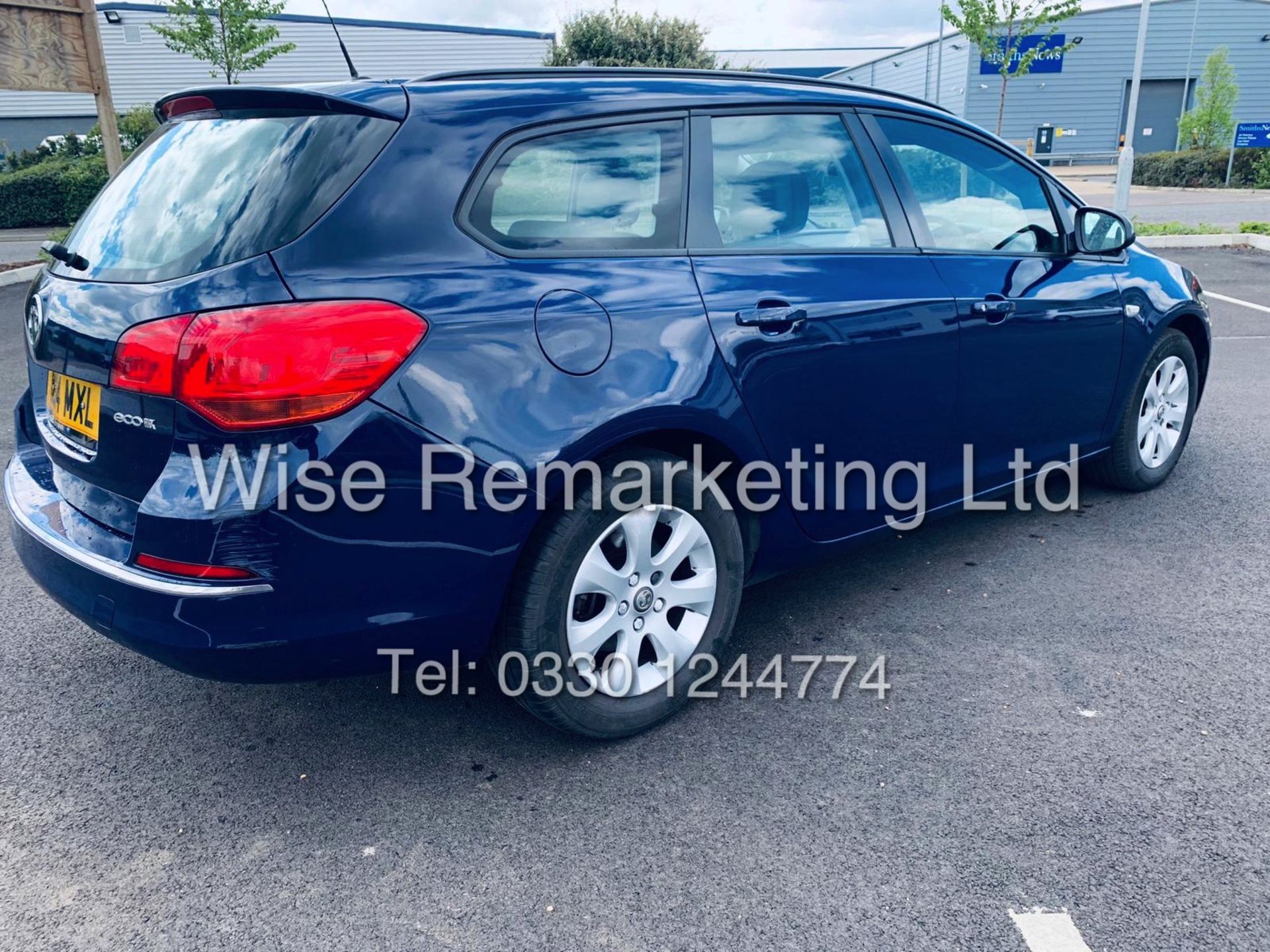 *RESERVE MET* VAUXHALL ASTRA 1.6 CDTI DESIGN ECO FLEX ESTATE (2014 REG) 1 OWNER - Image 6 of 23